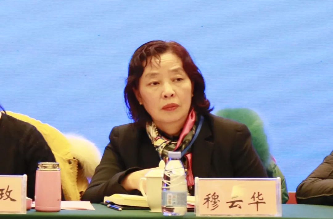 河南省高院宋海萍副院长到信阳听取代表委员意见建议