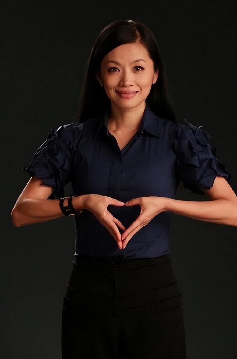 凤凰卫视主持人曾子墨:人称"当代林徽因",51岁已是人生赢家