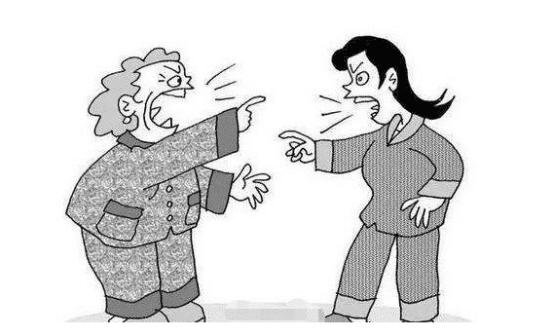 大妈每天骂街,只因餐厅不给抄近道走后门:不让过就不让你做生意