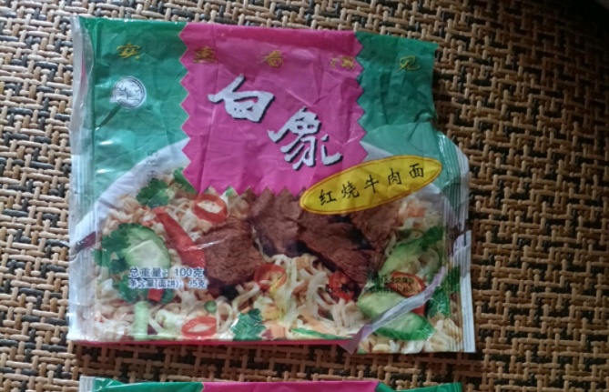 白象方便面,小时候的零食,成了我们现在的"超级英雄"