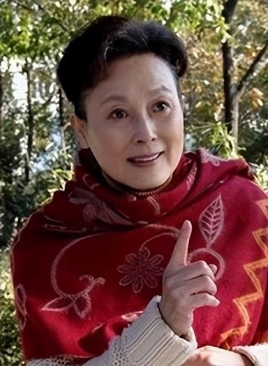 演员向梅83岁退休后生活悲凉背后真相曝光才知道风光后的痛