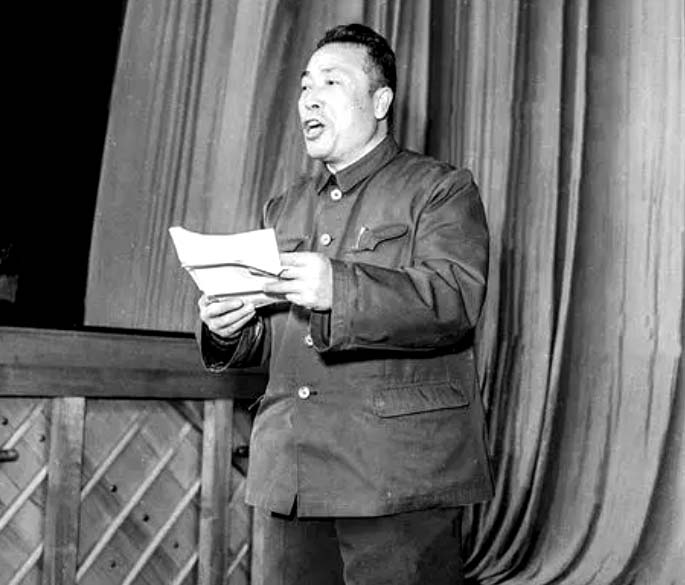 张秉贵这位普通的售货员,是如何成为闻名全国的劳动模范的