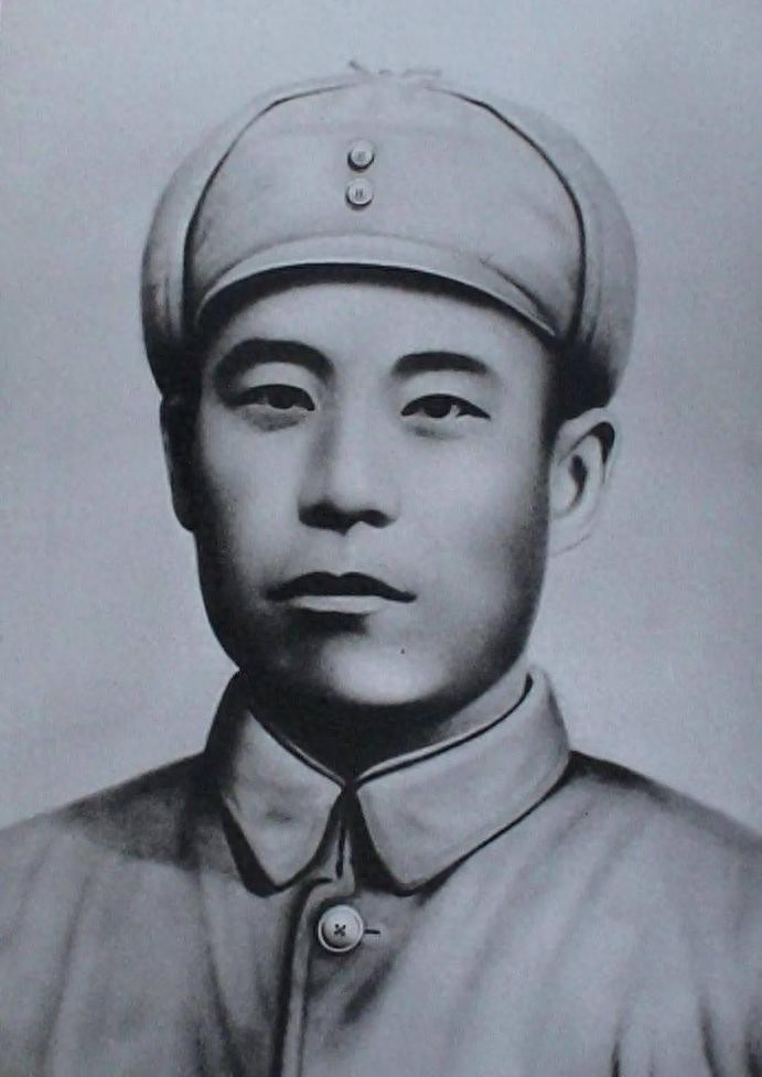 这个让邢仁甫逐渐迷失本心的女人是宣传队的青年女队员宋魁玲,她本身