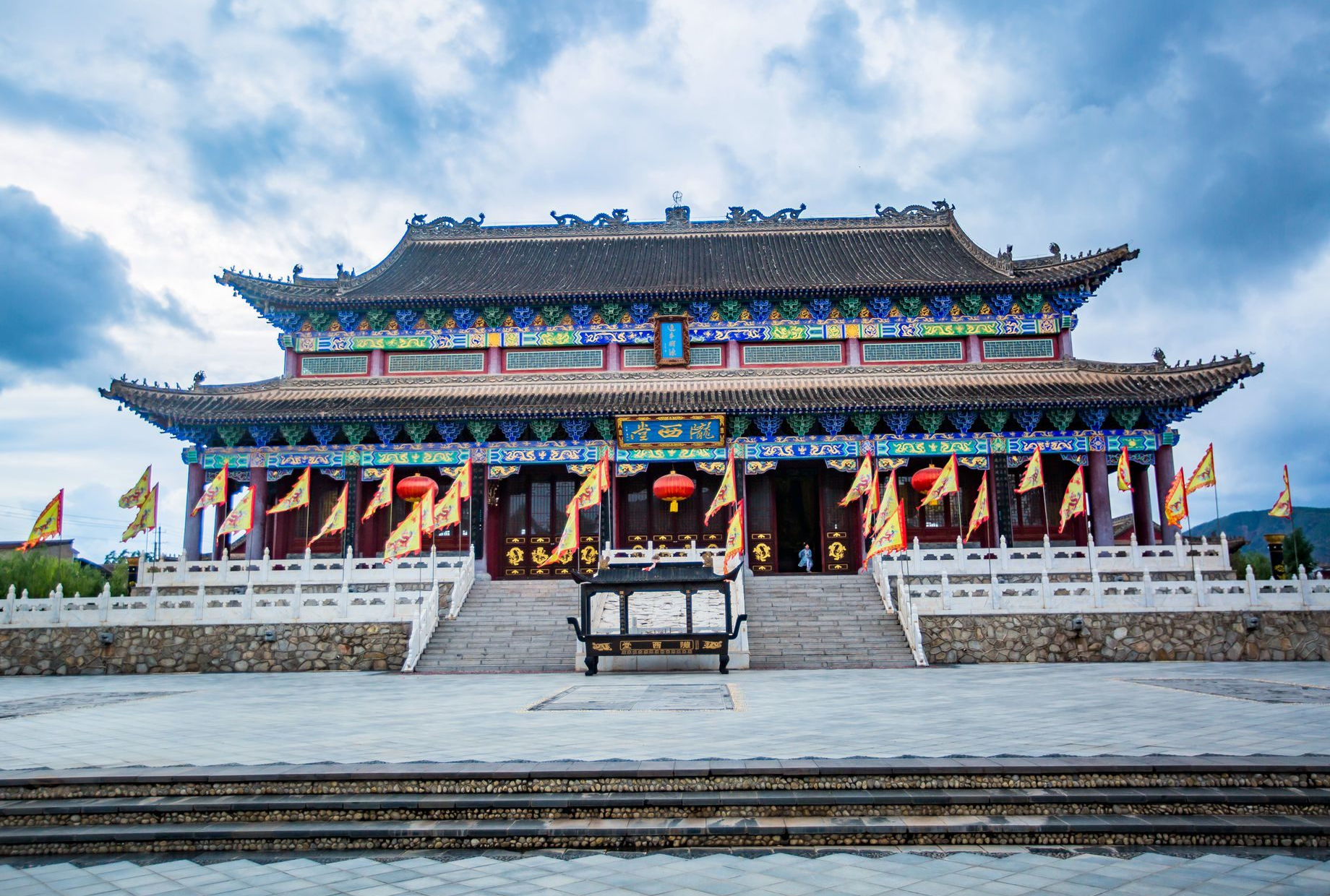 甘肃陇西有一座李家龙宫,历经1400多年历史,全球李氏都在此祭拜