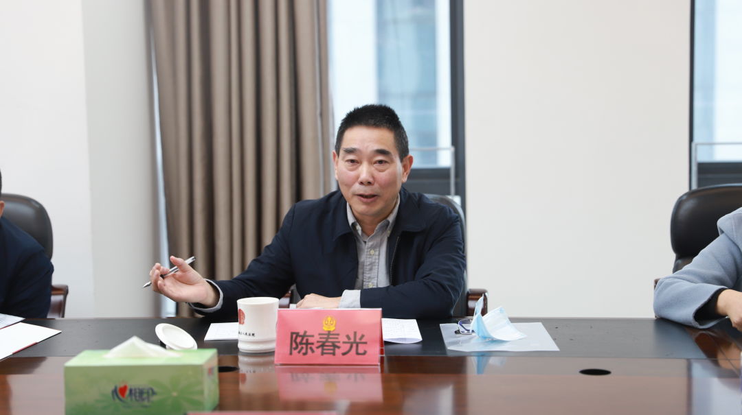 鼓楼法院邀请市人大常委会副主任陈春光一行旁听民事案件审理