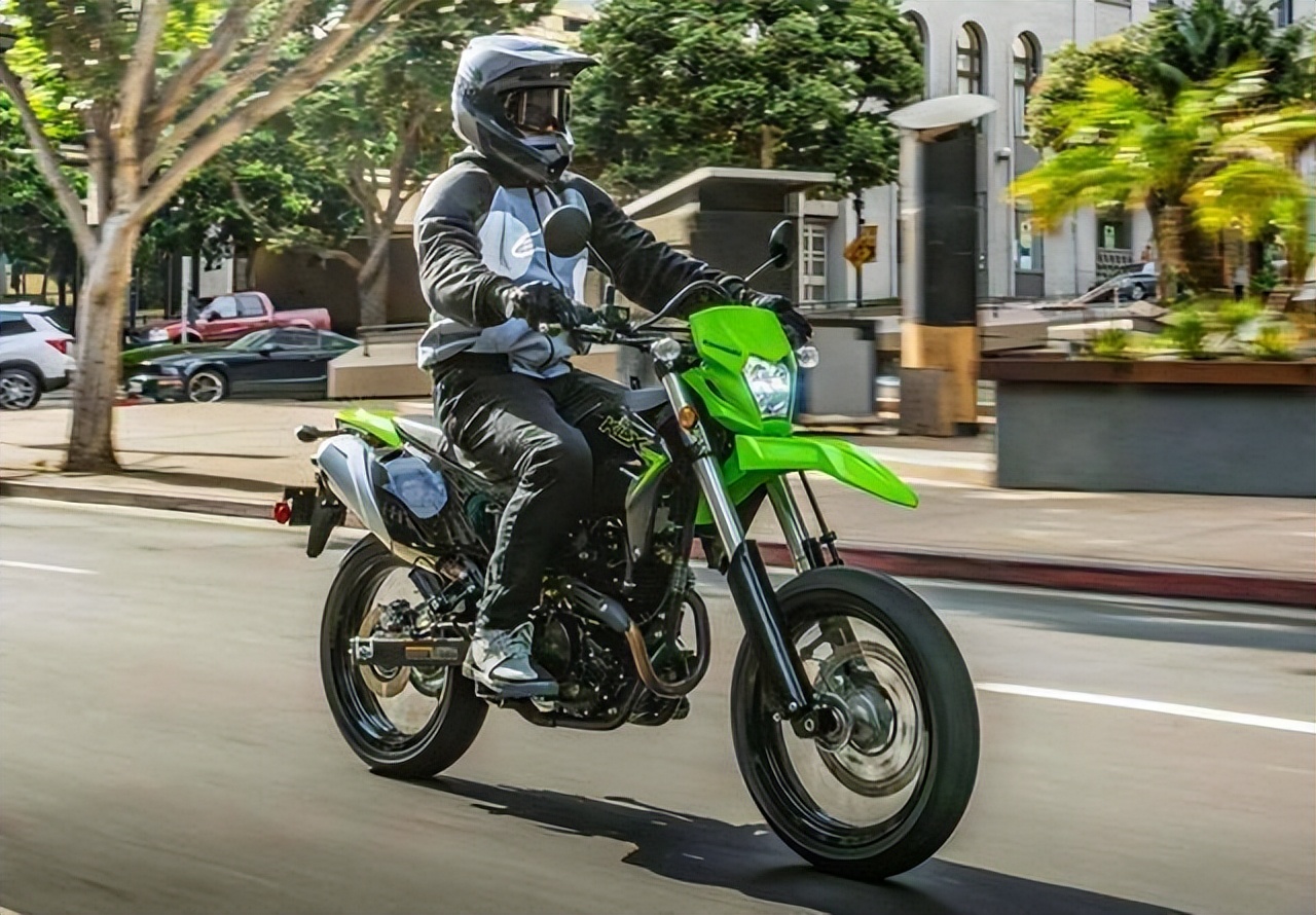 川崎klx230sm入门滑胎车上市,售价39900元