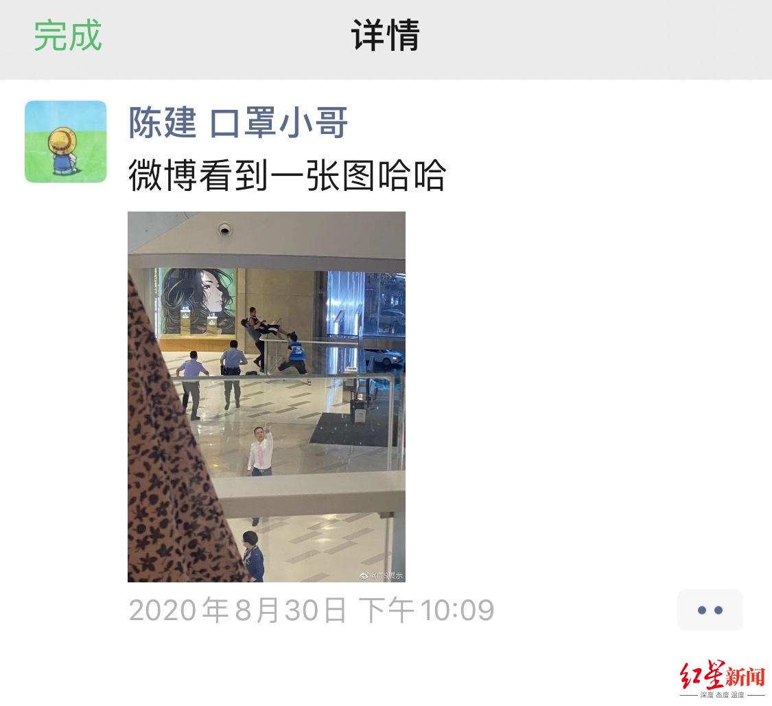 热点|外卖小哥“紧急下跪”救下欲跳楼男子：没别的办法了，就是本能