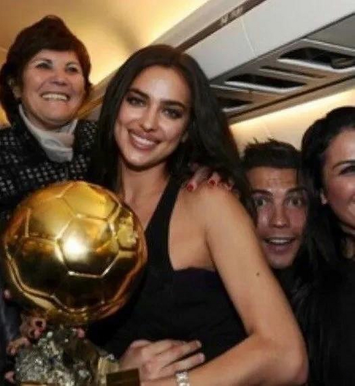 c罗前女友恋爱了!曝伊莲娜和体坛巨星伦敦约会,酒店共度3夜