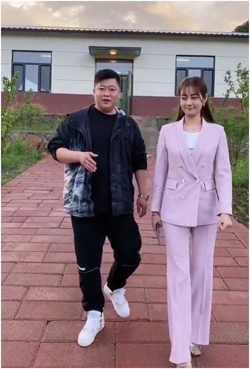 35岁"谢永强"娶95后小娇妻"王小蒙",近日豪宅曝光显荒凉