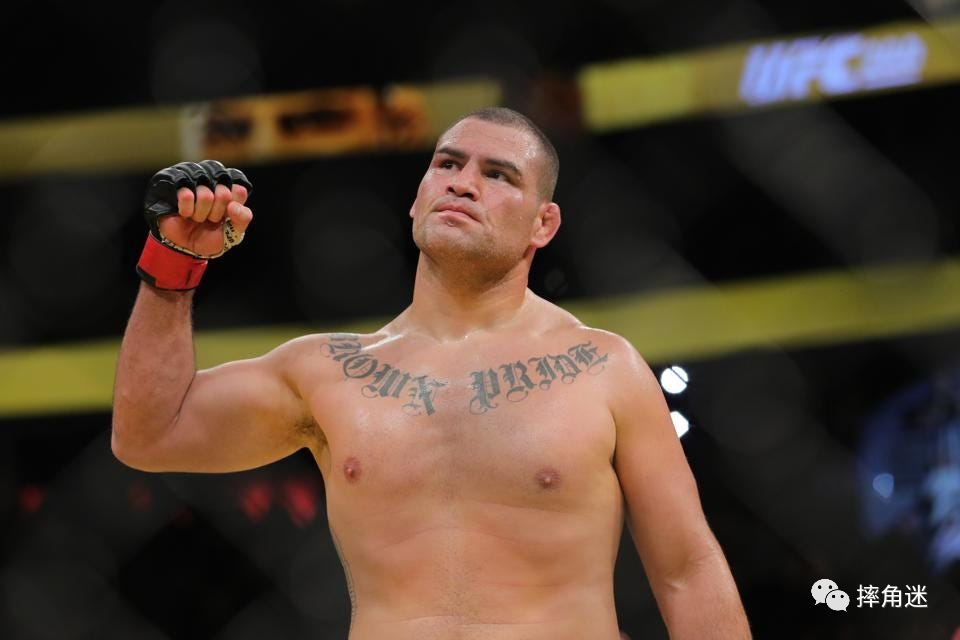 他曾是ufc重量级冠军,布洛克·莱斯纳的克星,如今却锒铛入狱!