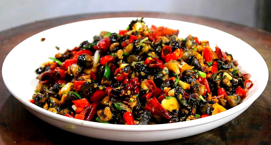 正宗麻辣爆炒田螺肉的做法田螺肉具有鲜嫩,滑嫩的特点,是一道非常受