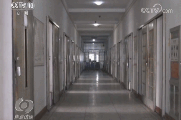 推荐|坐牢像住宾馆、7次违规减刑，黑老大背后有多“黑”？