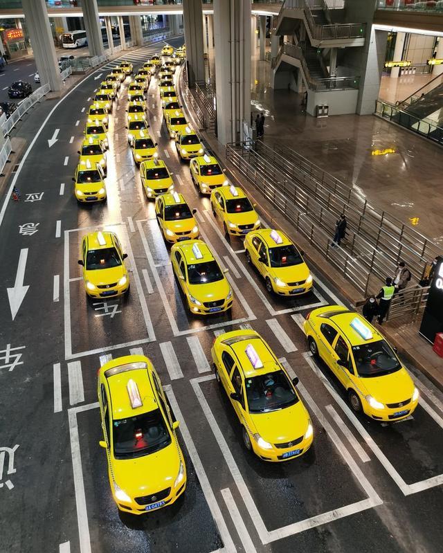 吸睛!上百黄色"法拉利"现身弹子石码头,将分散到重庆犄角旮旯