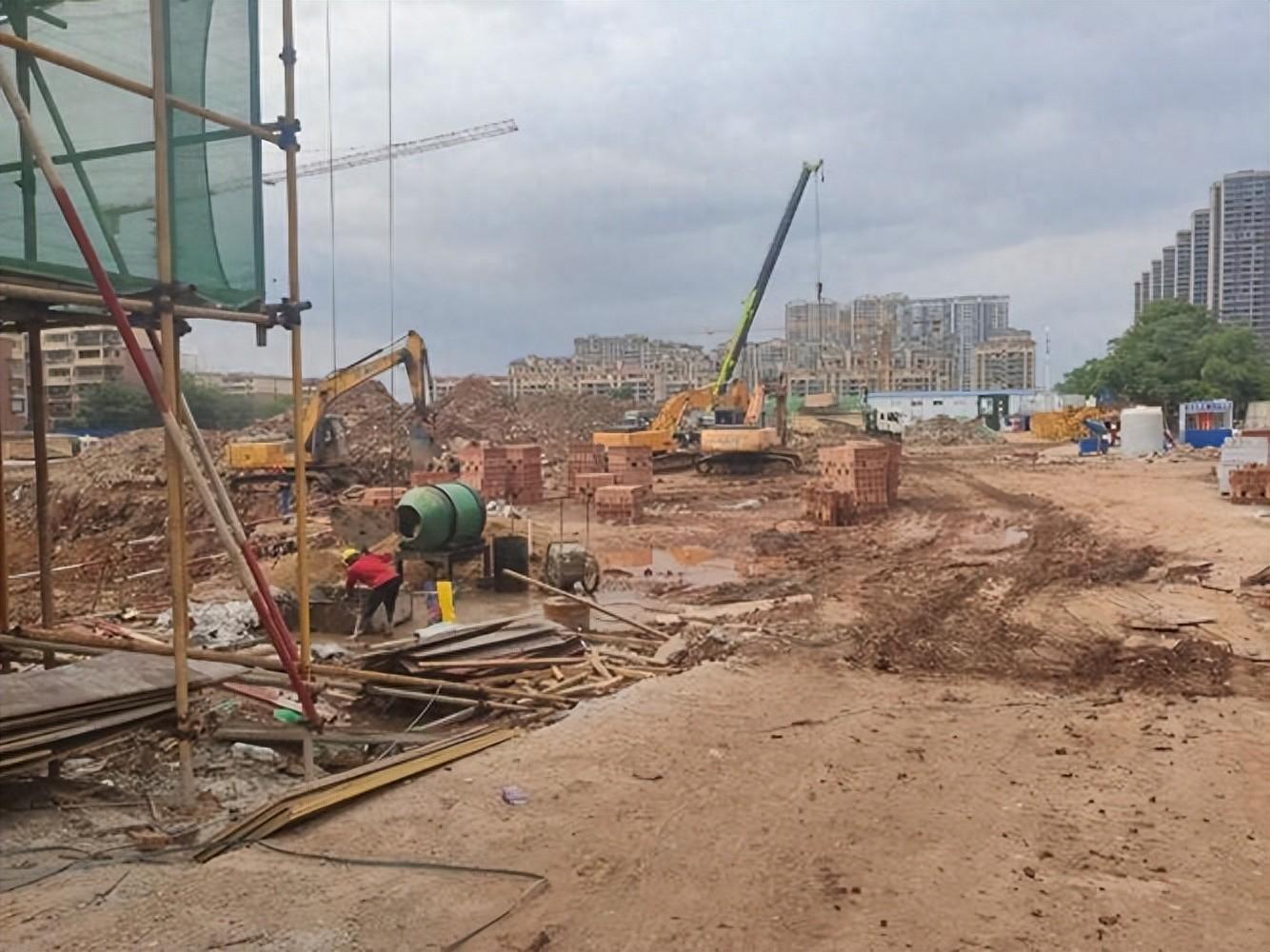 工地女人神秘藏身工棚,探秘疑迹惊艳揭秘!