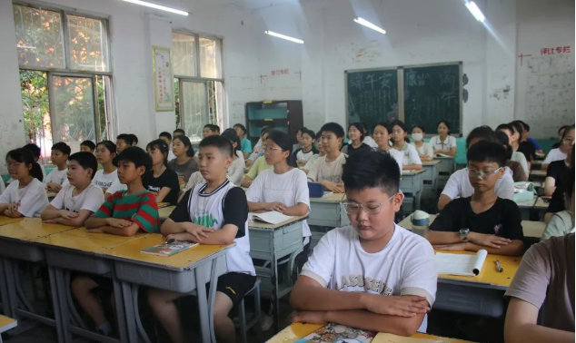 点亮美好新学期!上蔡一中"开学第一课"如期开课