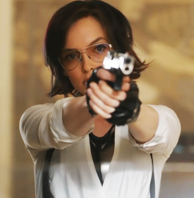 英国女星又美又飒!演性感女杀手走红,却突然卷入烂尾争议?