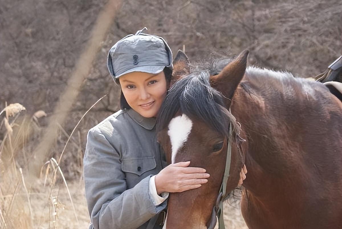 抗日神剧专业户四大女演员的没落史糊成这样该怪谁呢