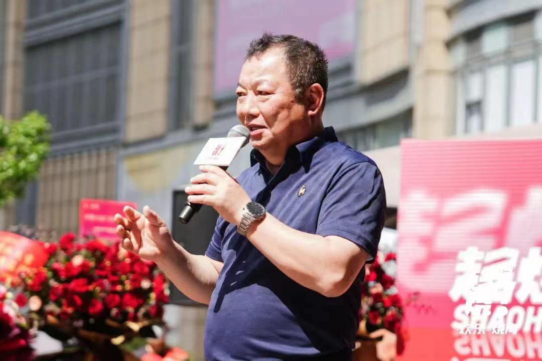 趁烧,呷哺贺光启的新秀场