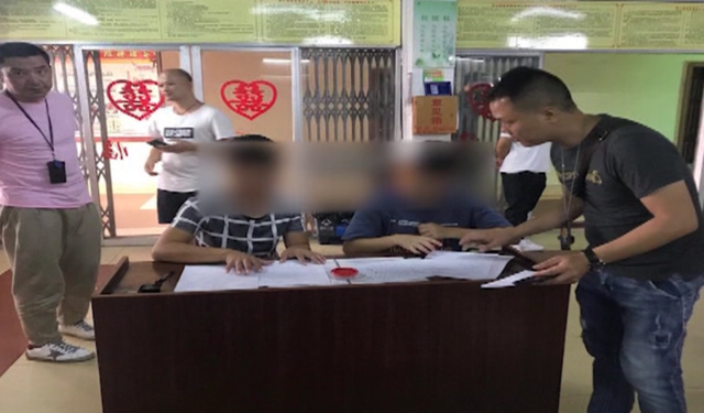 热点|逃犯自首时请求先领证结婚，警方：好的，陪你去！