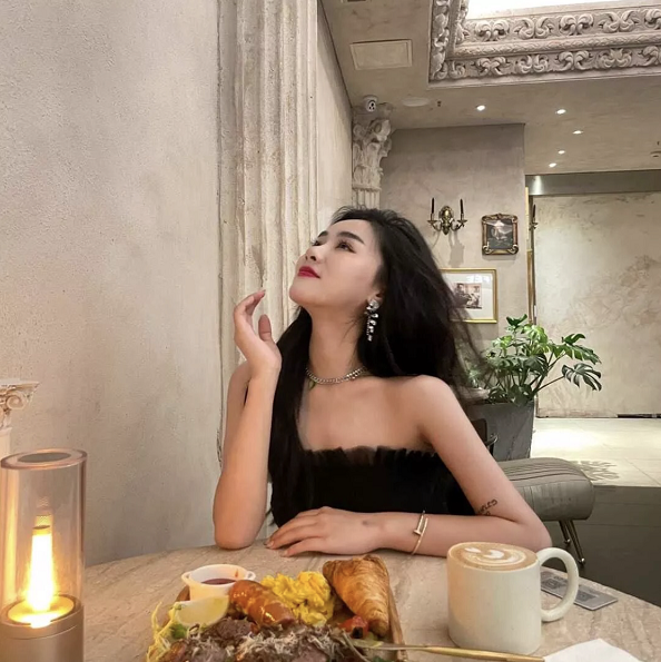 提前四个月晋升为巅峰主播,陌陌主播桃子人气爆发