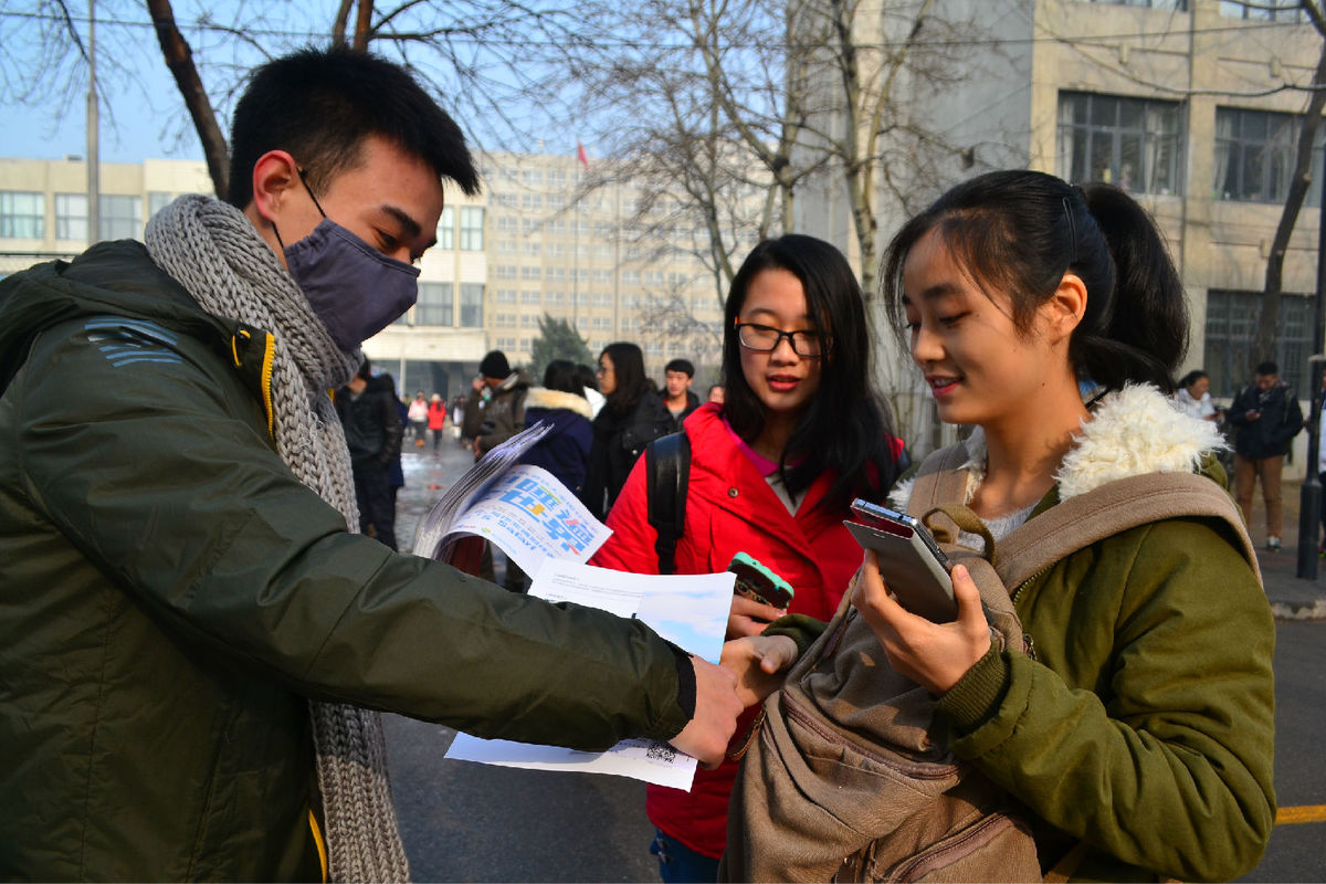 對於大學生兼職,不要盲目跟從,也不要一個人撒網式的尋找