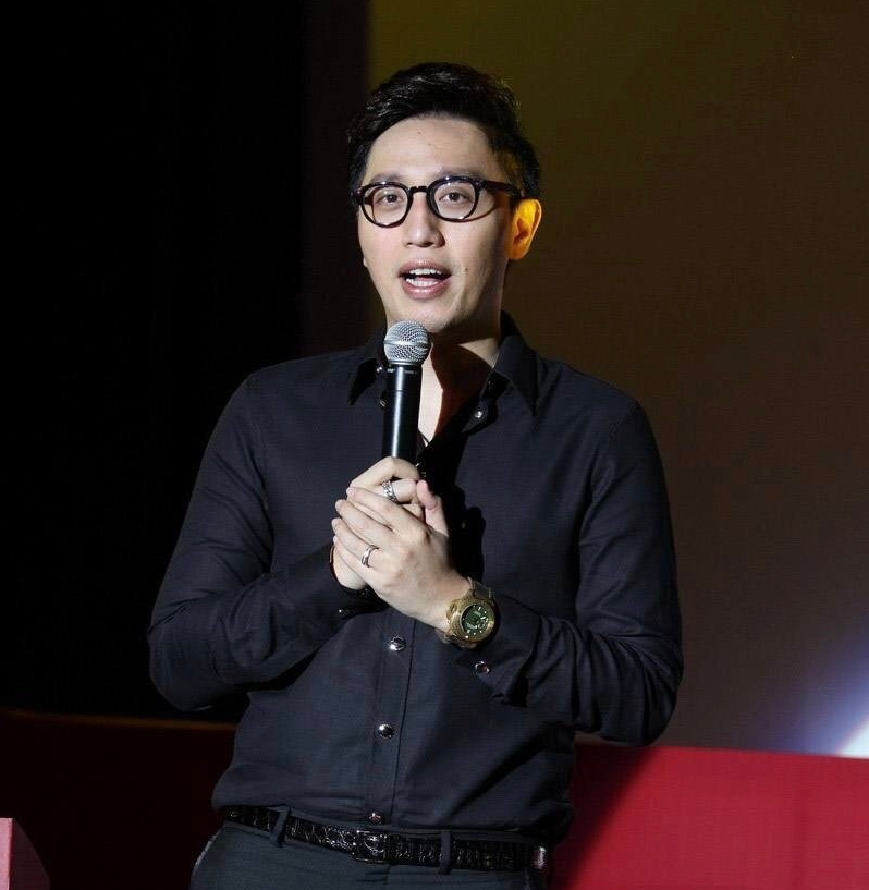 从"浙江台一哥"到"长舌妇"华少,职场下坡路,一切都有迹可循