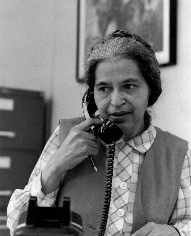 美国黑人女英雄罗莎·帕克斯,用坐着的方式站了起来(下篇)