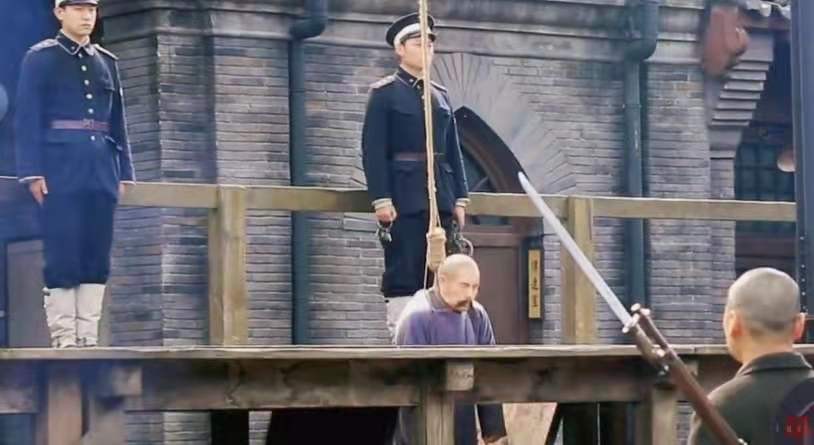 45岁张颂文真敬业!被绳子勒喉咙反复升降,拍完戏后脖子都红了