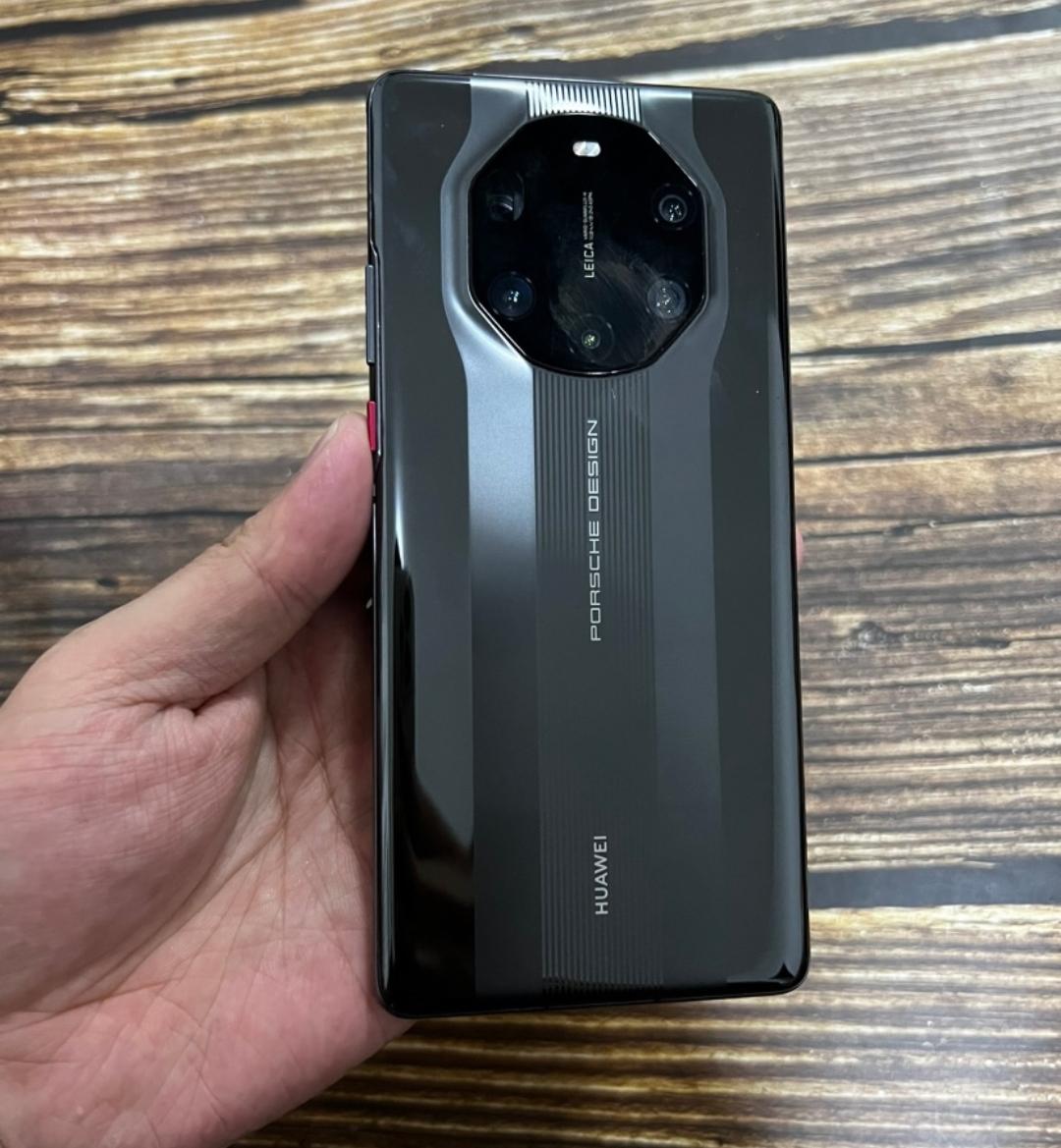 花1350元收到mate10保时捷,曲面屏加徕卡三摄过时了吗?