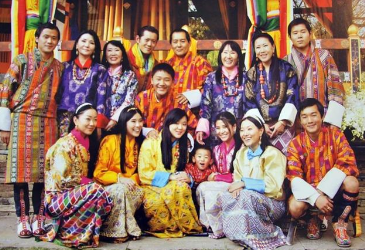 62岁不丹王母气质不凡,生于不丹首富之家,4姐妹全都嫁给国王