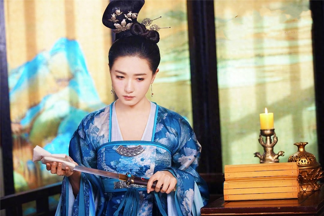 演员万茜饰演的独孤氏安史之乱暴发后,李俶奉命收复两京,在这段时间里