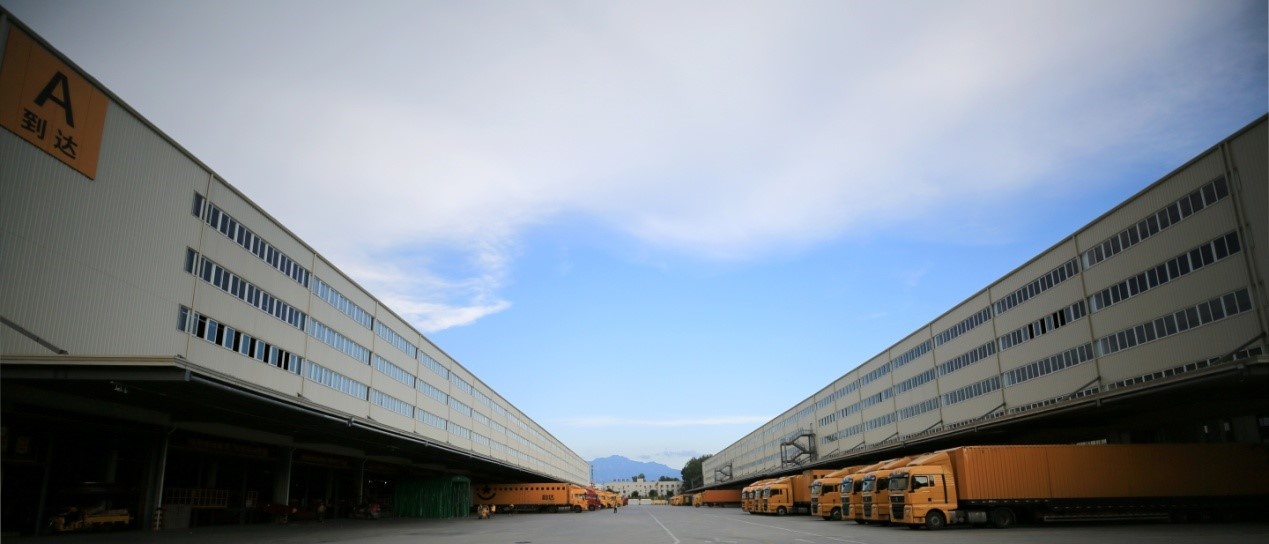 苏护强调研韵达西北快递电商总部基地