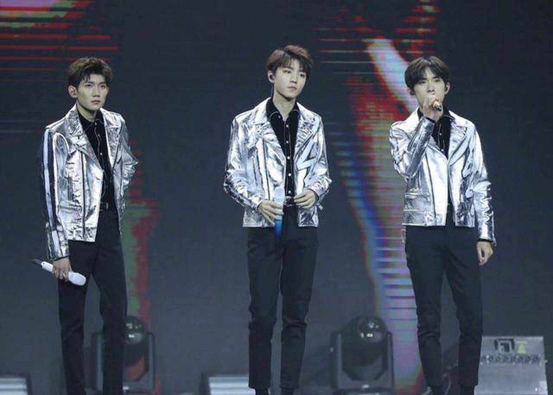 tfboys西安演唱会开票,强实名制粉丝过年,就拼手速和运气了?