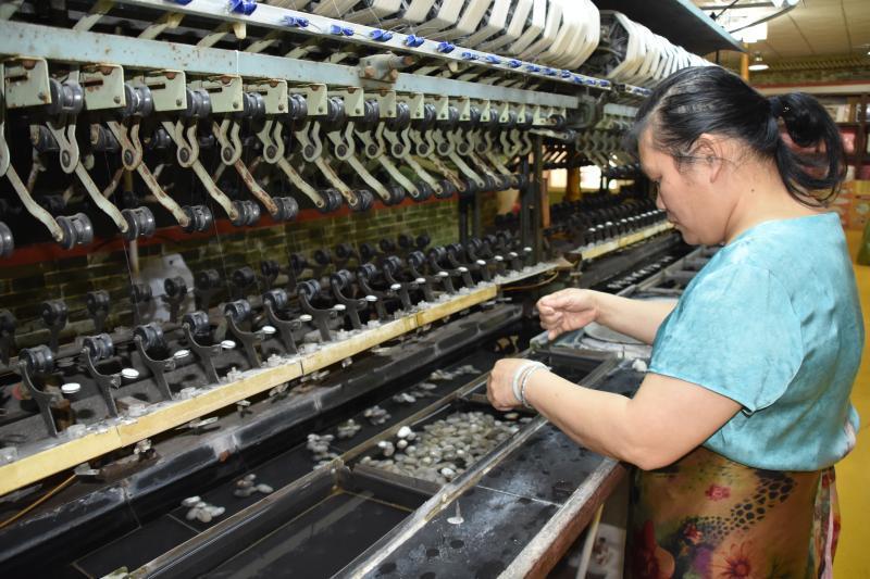 近代缫丝工业的发展,扩大了蚕茧的商品市场