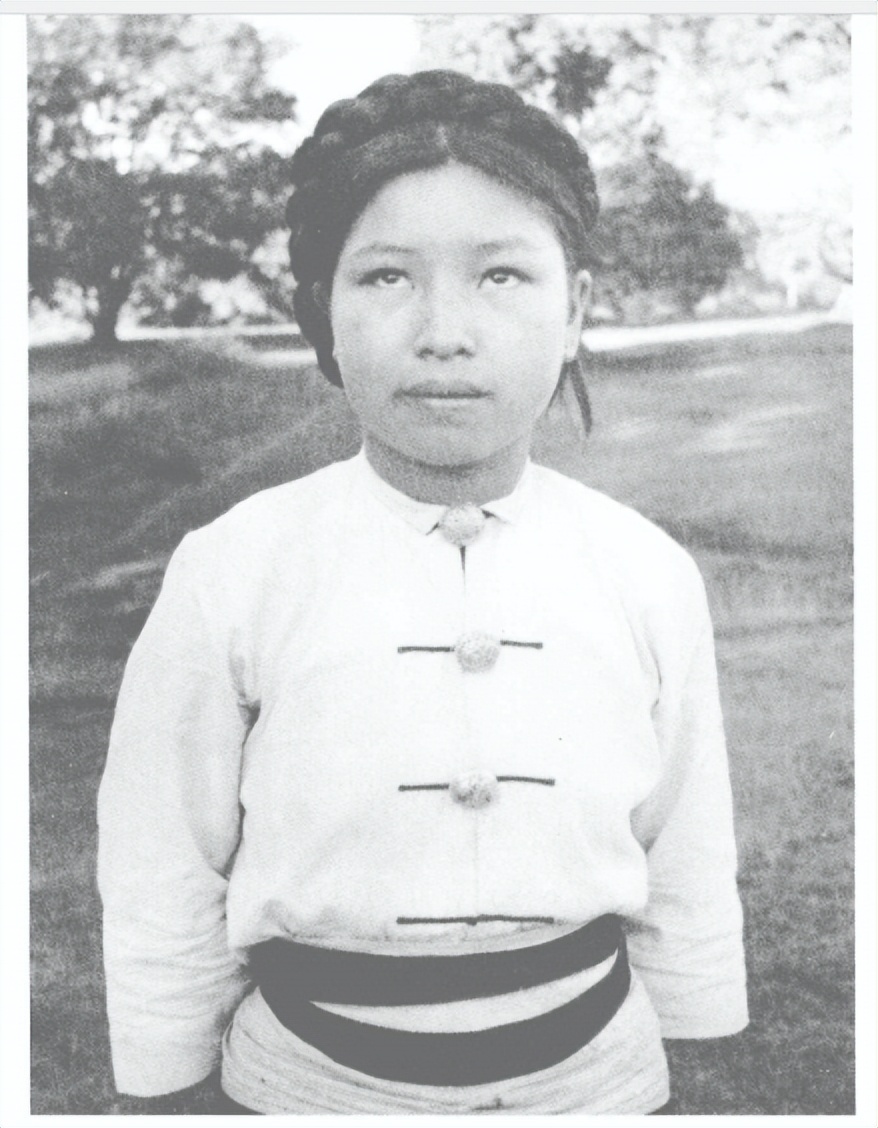 老照片,1937年民族学者拍摄的傣族少女,天然淳朴很漂亮