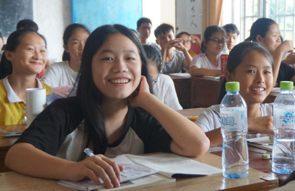 湖北一高中生投诉学校放假少,一个星期才放半天假,官方回应亮了