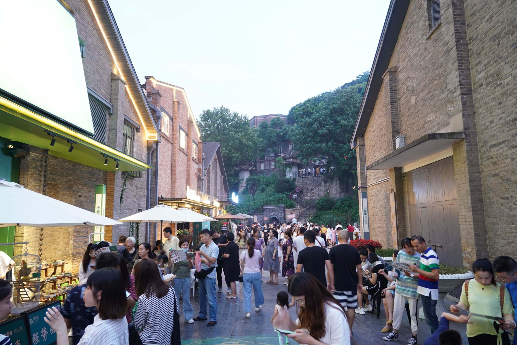 镇江市润州区:越夜越"闪亮",生活更"滋润"