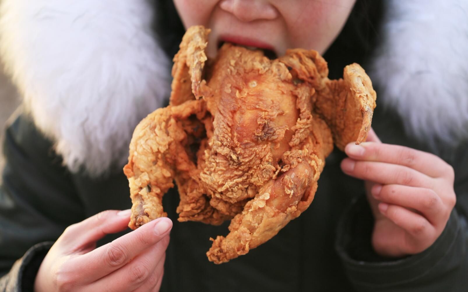 人工合成"垃圾食品"榜:蟹柳鱼丸赫然在列,榜首让人不愿相信