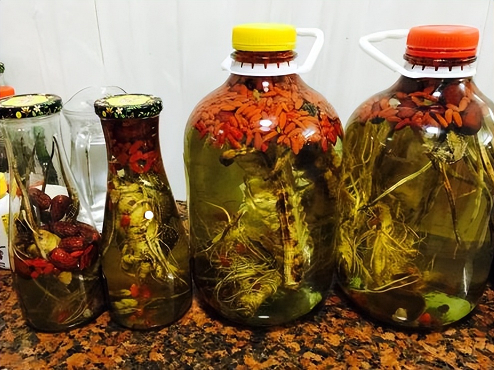 在家做自泡酒,用多少度的白酒最好?行家:牢记4点,简单