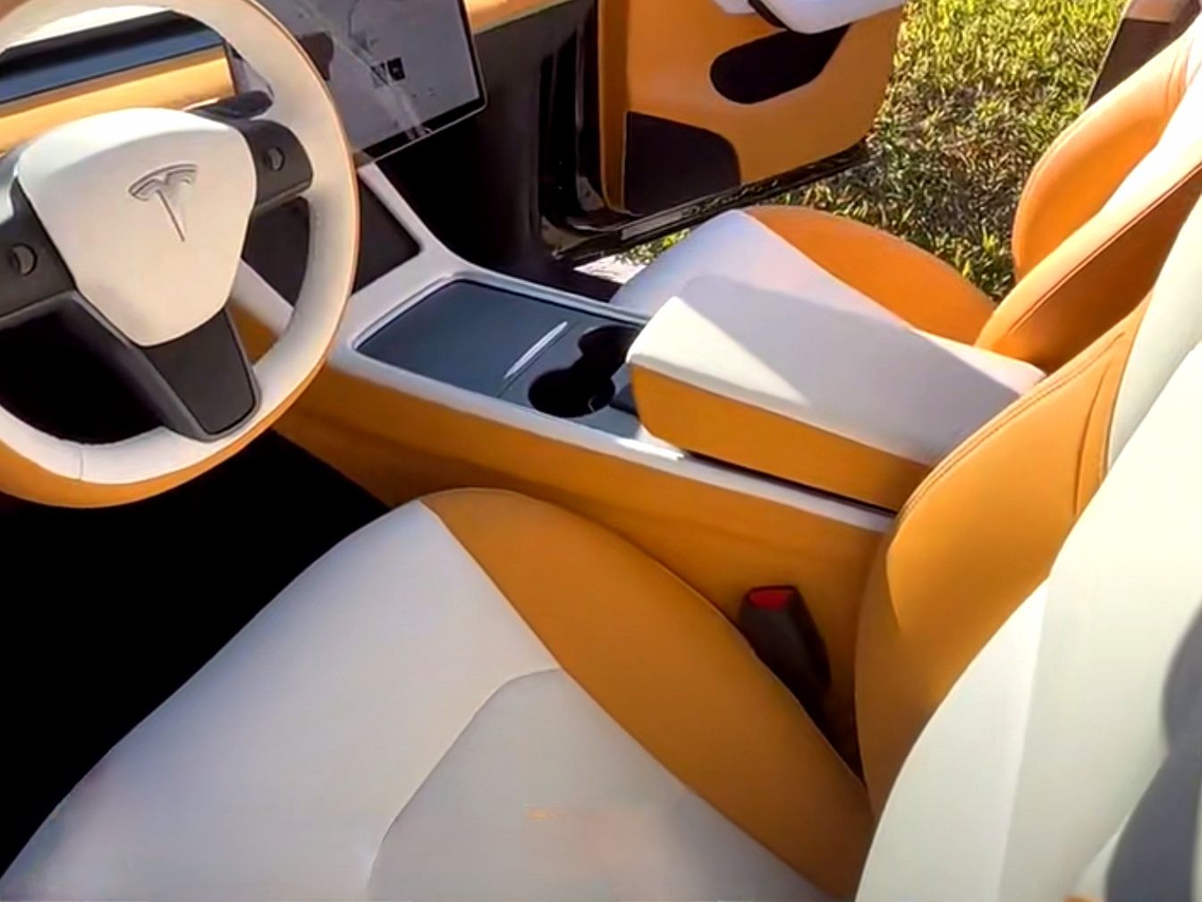 特斯拉内饰太简了,看看特斯拉内饰可以改成什么样,内饰颜色