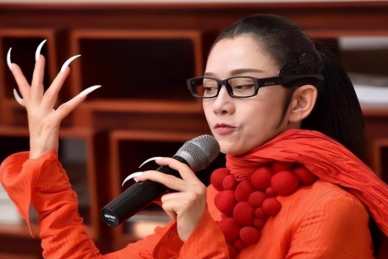 杨丽萍爱徒郭冷:除了跳舞,连衣服也不会洗,46岁无人愿意嫁