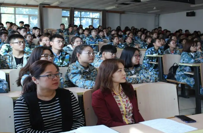 黑职"美玉学姐"成功专升本,顺利考入师范学院?未来或成老师