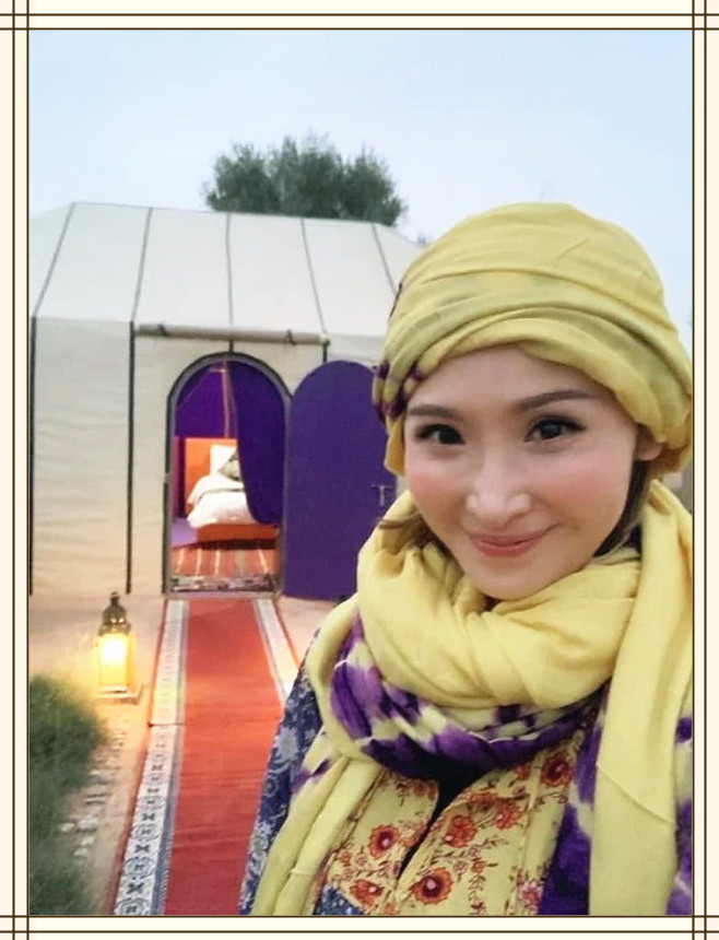 她是香港主持女神,有颜值却靠实力出彩,穿搭更是迷人——陈贝儿