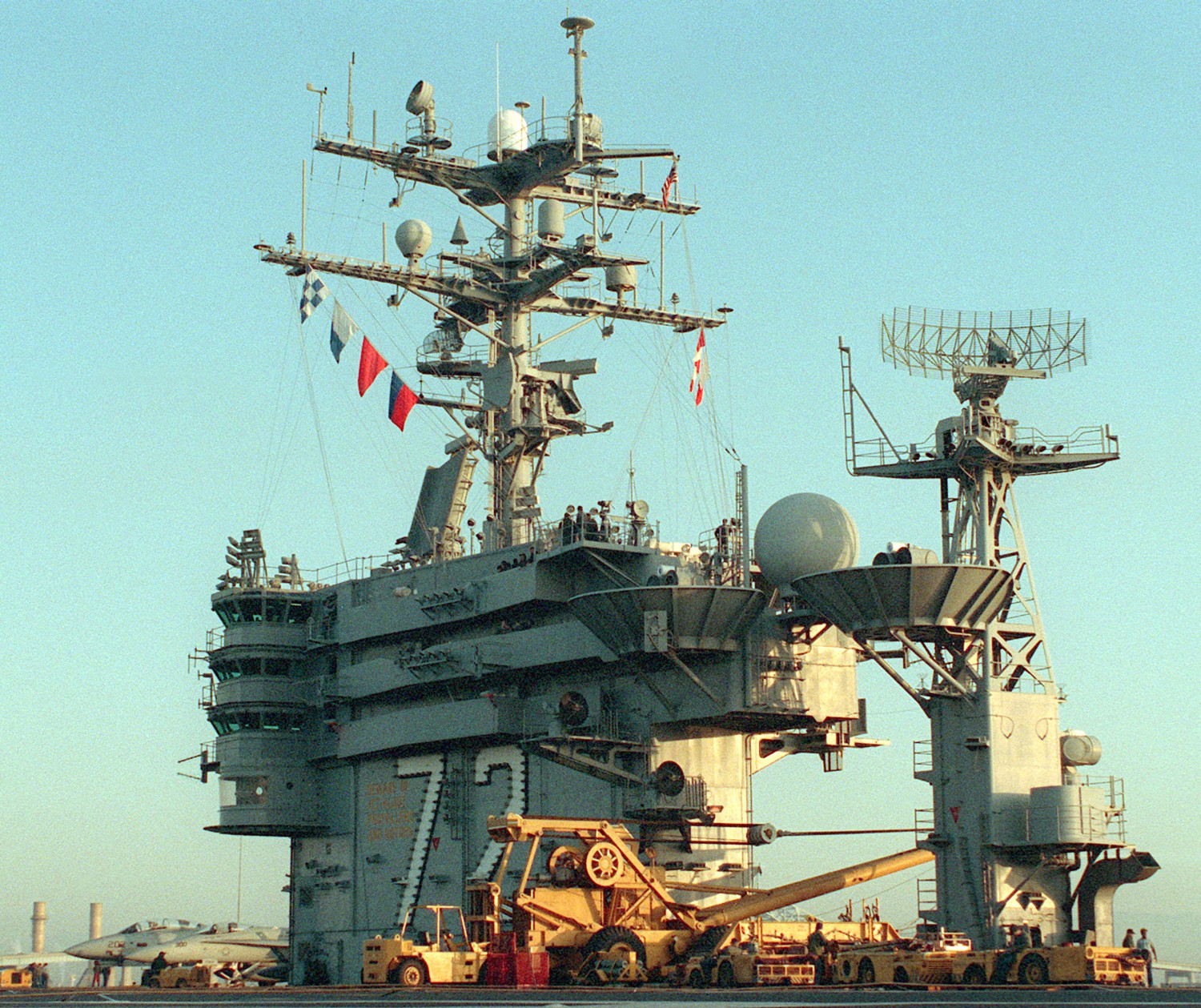 历史上的今天 1988年2月13日 林肯号航空母舰下水(林肯号图集)