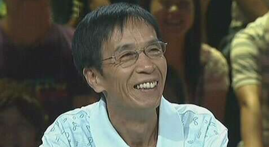 颜冠英:做了20年熨衣工,凭借"贾队长"一炮而红,他现在怎样了