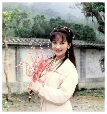 赵雅芝旧照片流出,素颜无p图,一身古装光速回到14岁,太年轻了