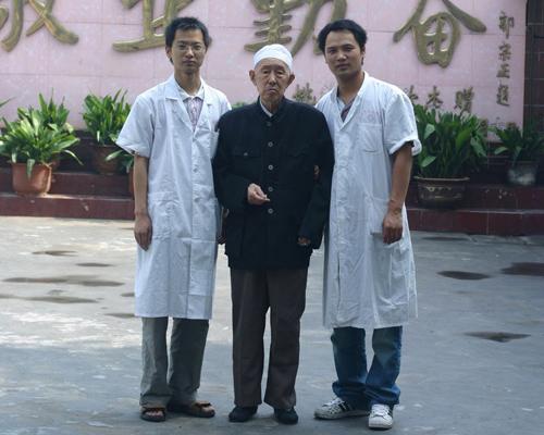 正骨泰斗郭宗正,平乐正骨第六代传人,以妙手仁心而享誉陇原大地