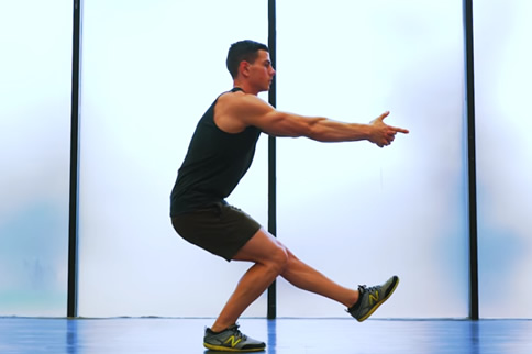 在家怎么开启健身?教你三个居家锻炼动作,0器械练遍全身肌肉