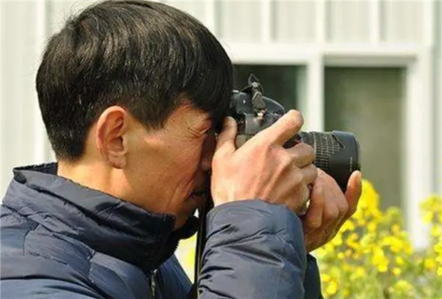 回顾农民画家熊庆华:练习绘画20多年,专家建议回家种田,如今怎样