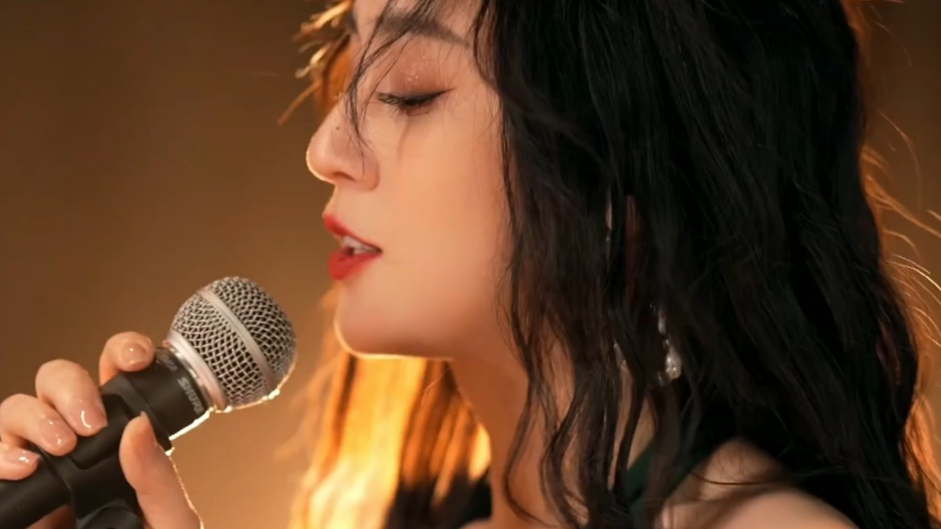 "千万网红一姐"唐艺,综艺上遭评委恶评,嚣张的嘴脸让人厌弃